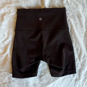 Lululemon Wunder train shorts 6”